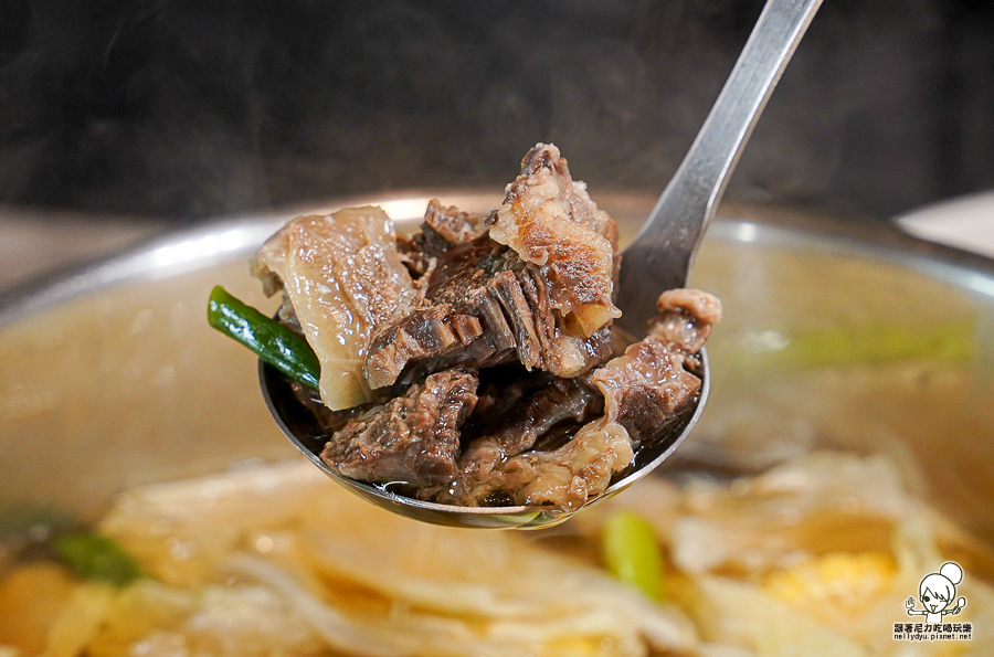 享牛 溫體牛 火鍋 鍋物 牛肉湯 溫體牛肉 熱炒 聚餐 聚會 包廂 高雄宵夜 