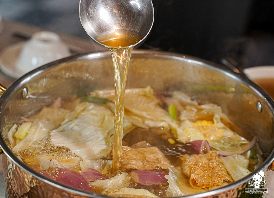 享牛 溫體牛 火鍋 鍋物 牛肉湯 溫體牛肉 熱炒 聚餐 聚會 包廂 高雄宵夜 