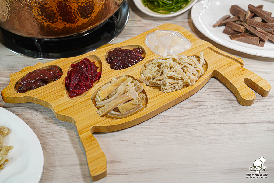 享牛 溫體牛 火鍋 鍋物 牛肉湯 溫體牛肉 熱炒 聚餐 聚會 包廂 高雄宵夜 