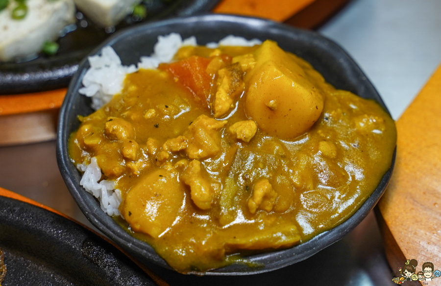 大港參貳牛排館 鼎山店 學區美食 鼎山家樂福 台式牛排 鐵板牛排 好吃 雙拼 加料 加量 澎派 好吃 自助吧