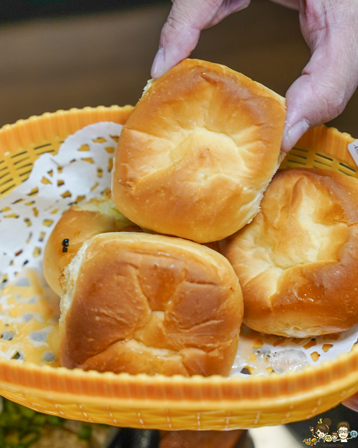 大港參貳牛排館 鼎山店 學區美食 鼎山家樂福 台式牛排 鐵板牛排 好吃 雙拼 加料 加量 澎派 好吃 自助吧