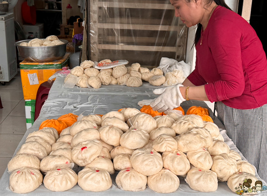 銅板美食 越南肉包 包子 饅頭 下午茶 中華夜市 中華觀光夜市 鳳山 小吃