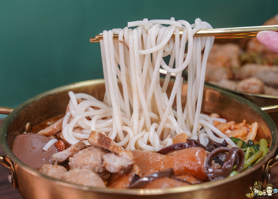 歡喜螺螺螄粉 高雄美食 高雄螺螄粉 晚餐宵夜 唆粉 夠味 酸筍 酸豆 必吃 