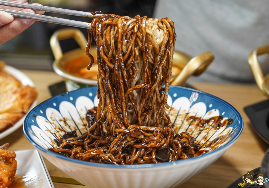 李氏朝鮮館 武廟 韓式 銅板烤肉 石鍋拌飯 大醬湯 味噌湯 煎餅 海鮮煎餅 泡菜 聚餐 家庭 免費海帶湯 