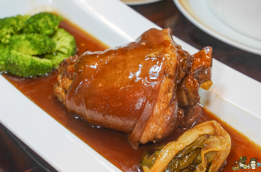 鄧師傅功夫菜 鄧師傅功夫年菜 年菜 高雄年菜 團圓飯 豬腳 酸菜白肉鍋 佛跳牆 經典 辦桌 懷舊 眷村 美味 在地老字號