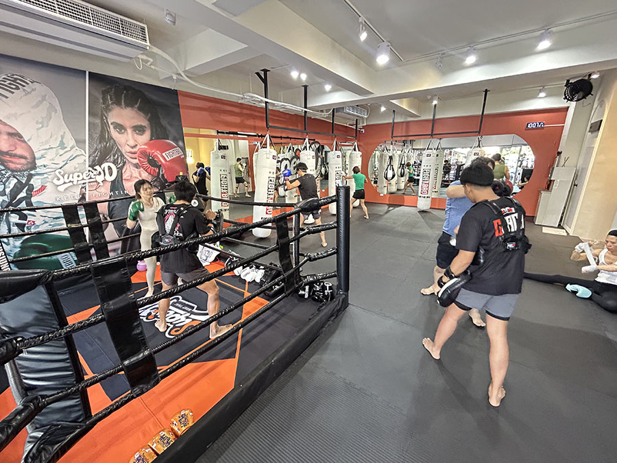 高雄泰拳運動健身中心-Super D 親子課程 互動 健身防身 鍛鍊 瘦身 泰拳 左營 鼓山 北高雄 