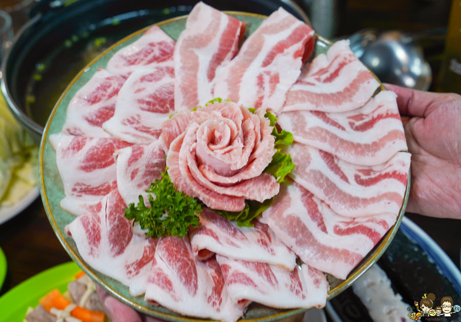 賽門汕頭火鍋 招牌手切牛 霸氣炙燒手切霜降牛 尾牙 春節 過年 好吃 推薦 聚餐 慶生 吃火鍋 汕頭 鍋物 海鮮 文山特區 鳳山