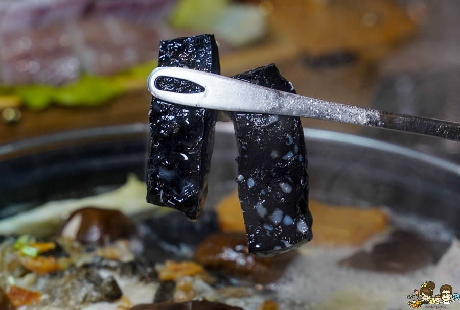 賽門汕頭火鍋 招牌手切牛 霸氣炙燒手切霜降牛 尾牙 春節 過年 好吃 推薦 聚餐 慶生 吃火鍋 汕頭 鍋物 海鮮 文山特區 鳳山