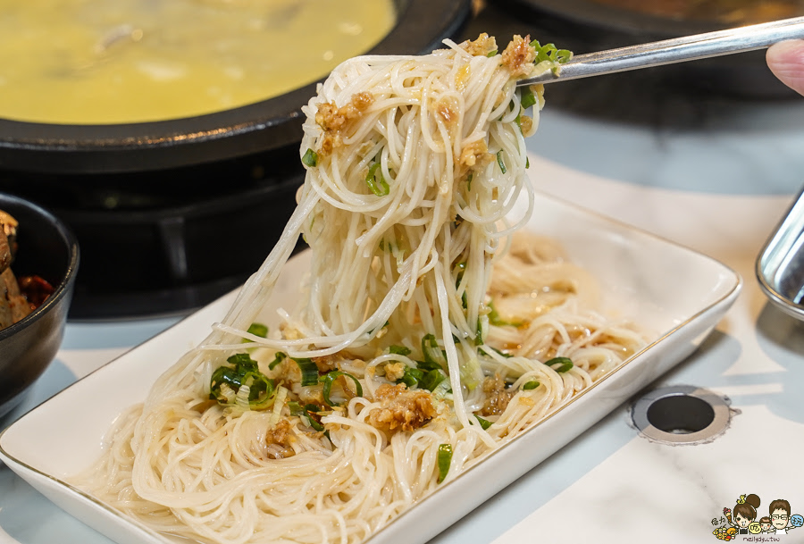 高雄久違 石頭火鍋 火烤兩吃 自助吧 高鐵美食 高鐵 左營 必吃 火鍋