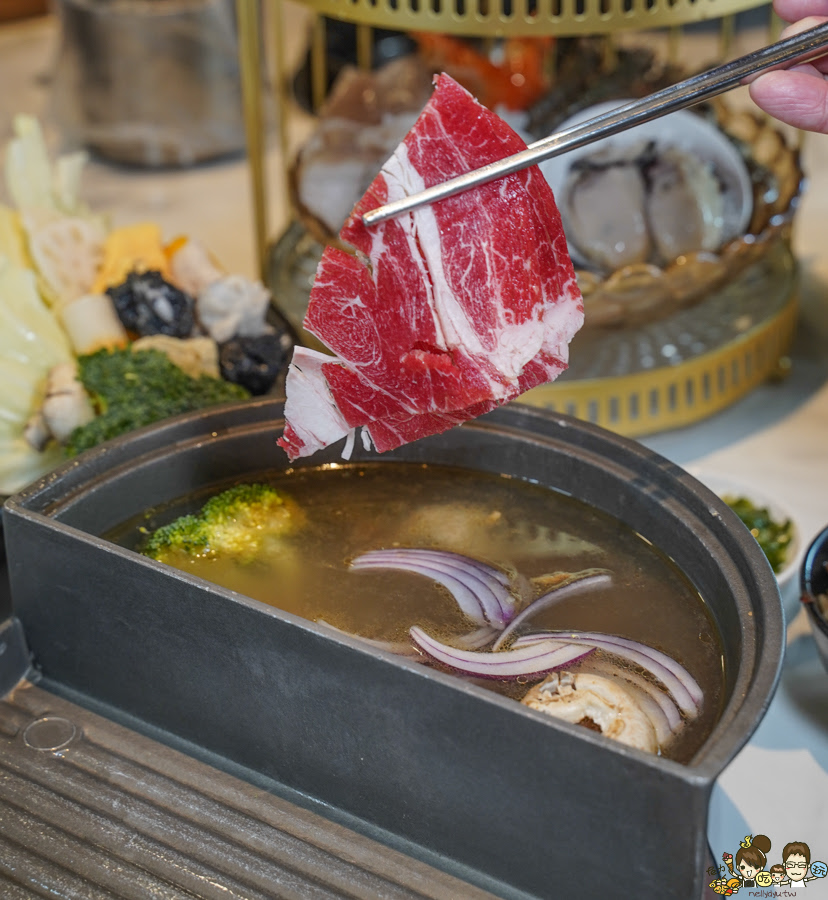 高雄久違 石頭火鍋 火烤兩吃 自助吧 高鐵美食 高鐵 左營 必吃 火鍋