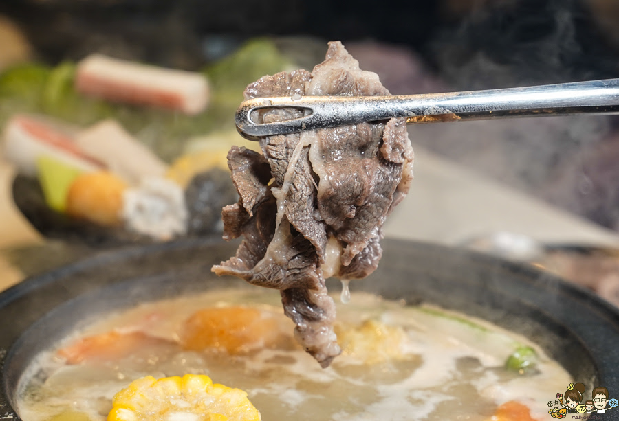 高雄久違 石頭火鍋 火烤兩吃 自助吧 高鐵美食 高鐵 左營 必吃 火鍋