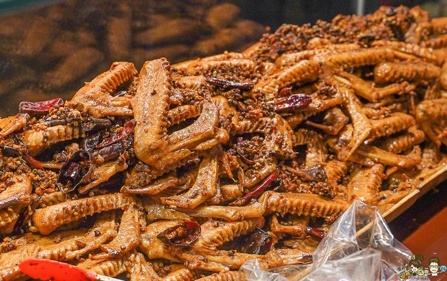 市場美食 自由黃昏市場 方芳麻辣手工菜 獨門 獨家 市場美食 滷味 乾鍋 好吃 麻辣燙 麻辣鴨血 鴨頭