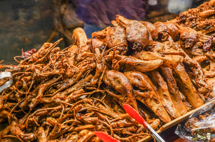 市場美食 自由黃昏市場 方芳麻辣手工菜 獨門 獨家 市場美食 滷味 乾鍋 好吃 麻辣燙 麻辣鴨血 鴨頭