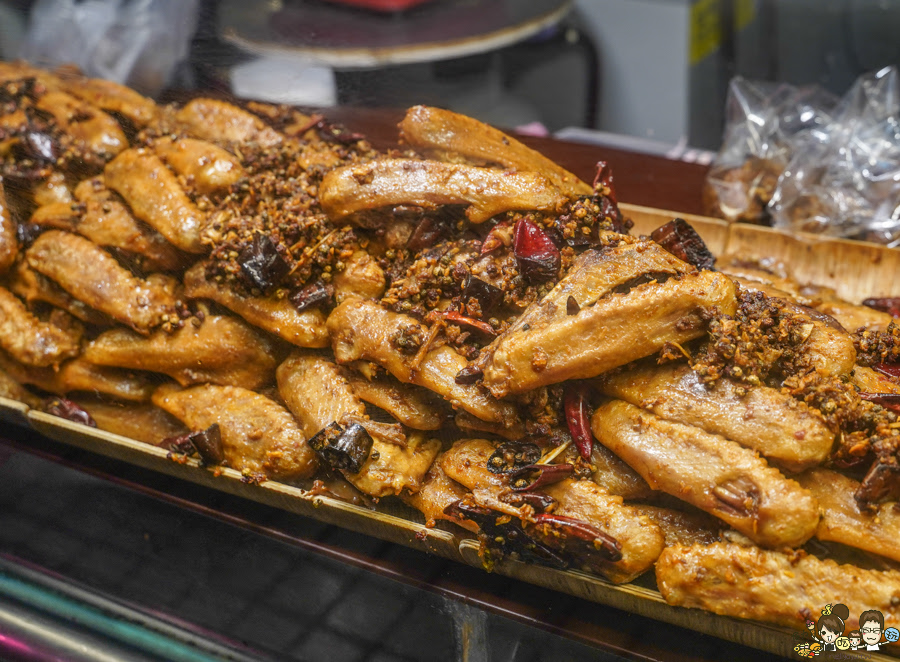市場美食 自由黃昏市場 方芳麻辣手工菜 獨門 獨家 市場美食 滷味 乾鍋 好吃 麻辣燙 麻辣鴨血 鴨頭