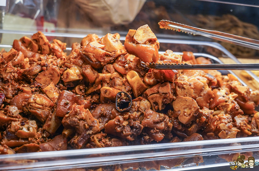 市場美食 自由黃昏市場 方芳麻辣手工菜 獨門 獨家 市場美食 滷味 乾鍋 好吃 麻辣燙 麻辣鴨血 鴨頭