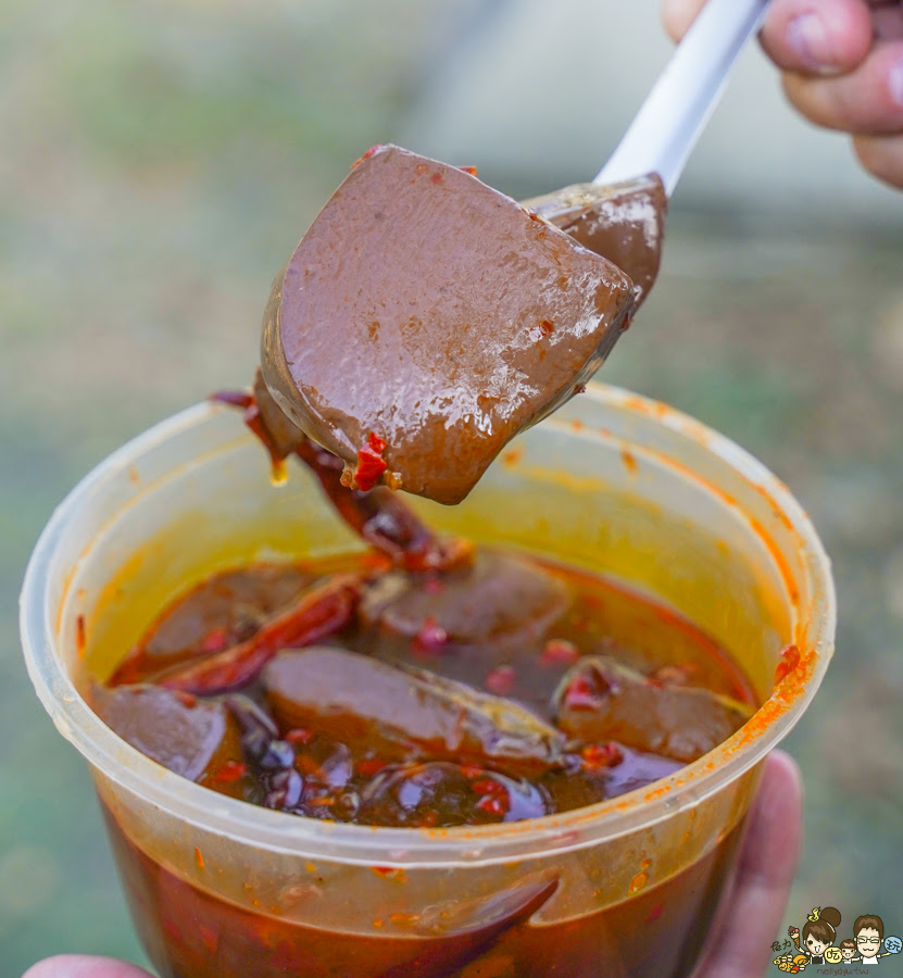 市場美食 自由黃昏市場 方芳麻辣手工菜 獨門 獨家 市場美食 滷味 乾鍋 好吃 麻辣燙 麻辣鴨血 鴨頭
