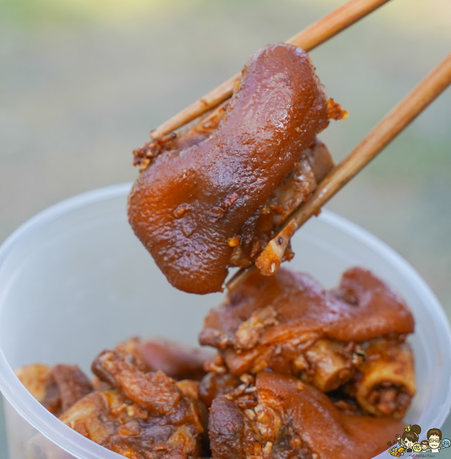 市場美食 自由黃昏市場 方芳麻辣手工菜 獨門 獨家 市場美食 滷味 乾鍋 好吃 麻辣燙 麻辣鴨血 鴨頭