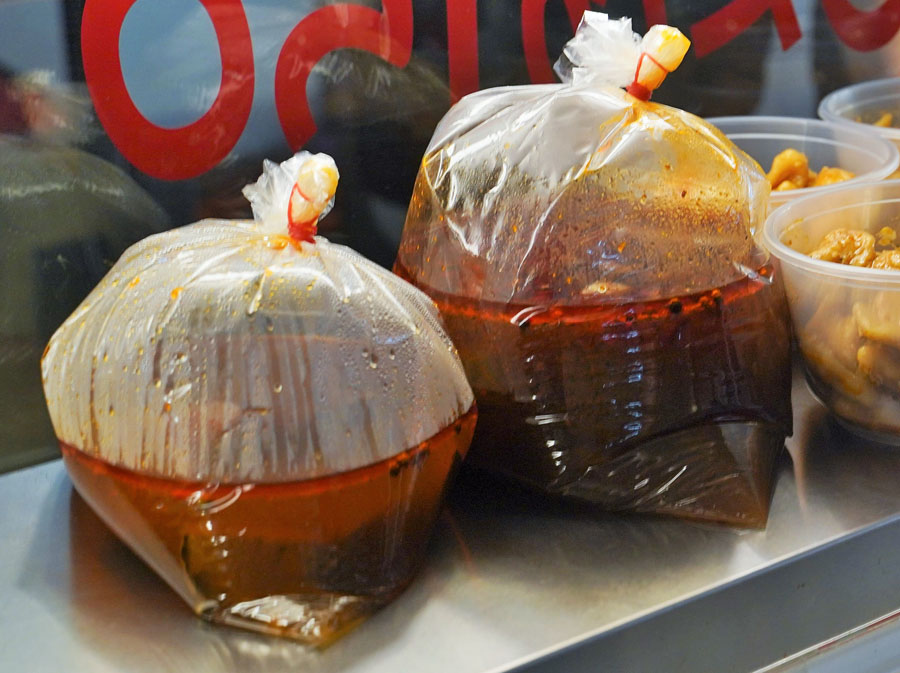 市場美食 自由黃昏市場 方芳麻辣手工菜 獨門 獨家 市場美食 滷味 乾鍋 好吃 麻辣燙 麻辣鴨血 鴨頭