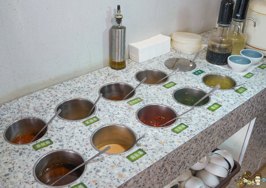 湯旺麻辣回轉火鍋-高雄總店 鍋物 左營 火鍋 吃到飽 回轉火鍋 迴轉 新奇 有趣 聚餐