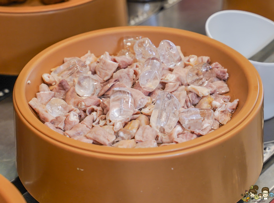 湯旺麻辣回轉火鍋-高雄總店 鍋物 左營 火鍋 吃到飽 回轉火鍋 迴轉 新奇 有趣 聚餐