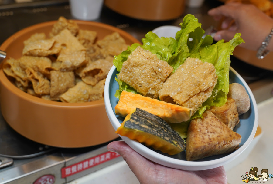 湯旺麻辣回轉火鍋-高雄總店 鍋物 左營 火鍋 吃到飽 回轉火鍋 迴轉 新奇 有趣 聚餐