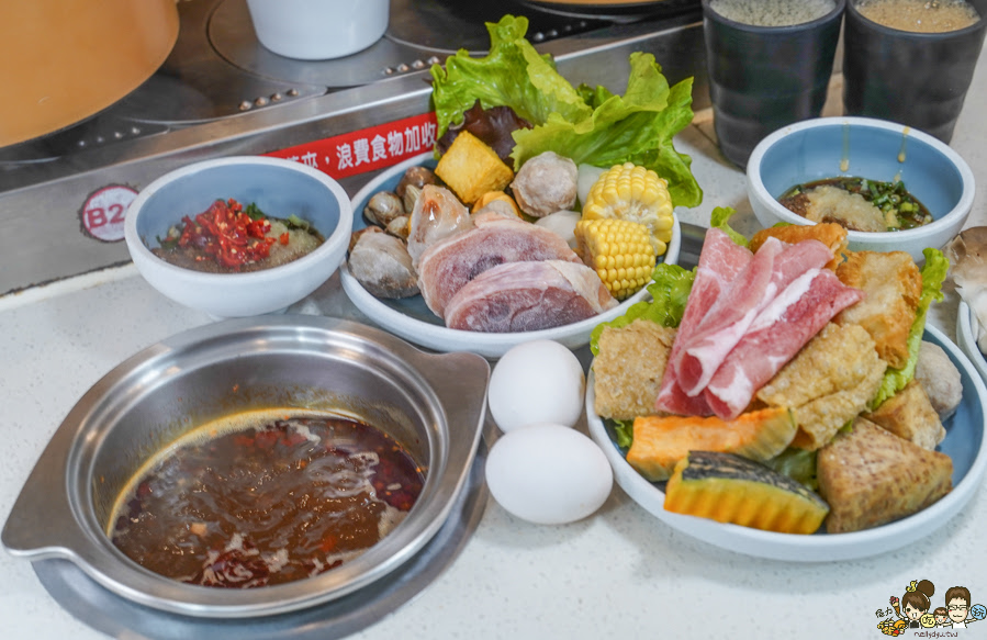湯旺麻辣回轉火鍋-高雄總店 鍋物 左營 火鍋 吃到飽 回轉火鍋 迴轉 新奇 有趣 聚餐