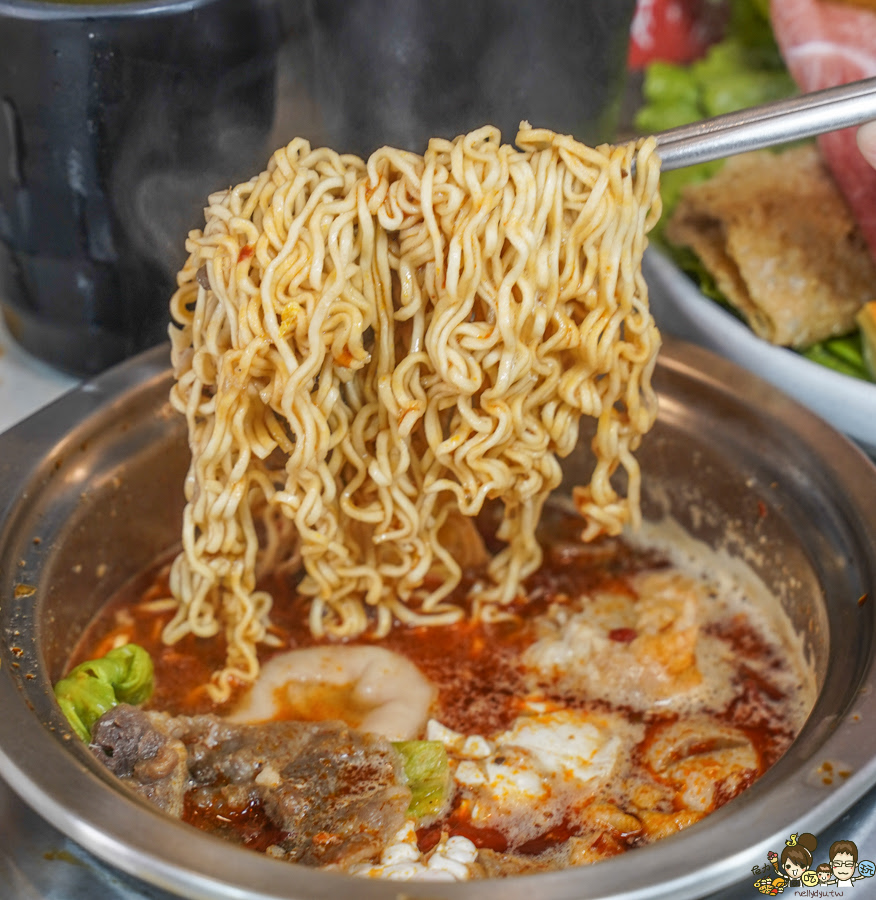 湯旺麻辣回轉火鍋-高雄總店 鍋物 左營 火鍋 吃到飽 回轉火鍋 迴轉 新奇 有趣 聚餐