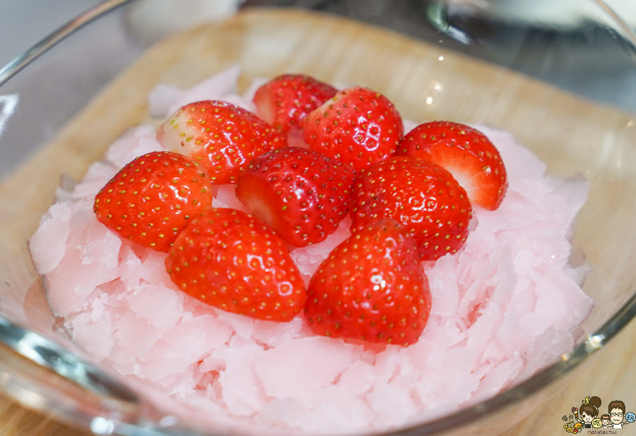 禾苑 蔗片冰 :雪藏草莓片冰 片冰 高雄冰品 草莓冰 限定 獨家 高雄獨家 好吃 