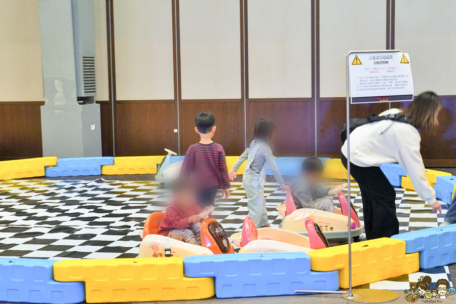 高雄景點 春節 玩樂 室內 極限 免費 白爛貓 左營新光三越 親子互動