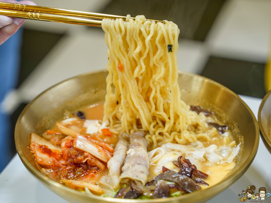 炸雞教父 美式炸雞 好吃 高雄炸雞 雞排 去骨 鍋燒 美食 高雄捷運 商辦 鍋燒意麵 速食店