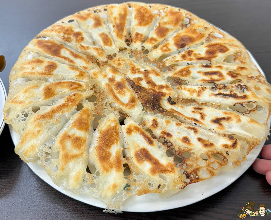 高雄 冰花煎餃 好吃 推薦 必吃 建工美食 學區美食 麵食館 李家煎餃梅樁園米麵食館