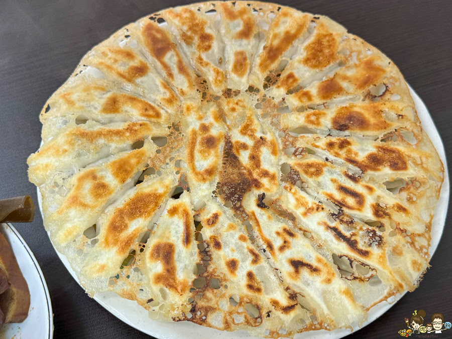 高雄 冰花煎餃 好吃 推薦 必吃 建工美食 學區美食 麵食館 李家煎餃梅樁園米麵食館