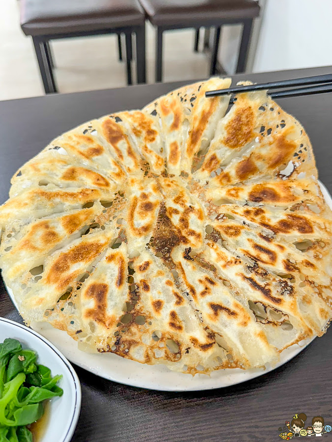 高雄 冰花煎餃 好吃 推薦 必吃 建工美食 學區美食 麵食館 李家煎餃梅樁園米麵食館
