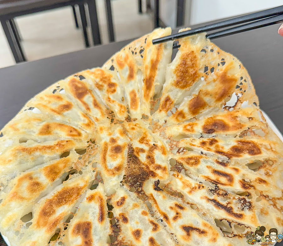 高雄 冰花煎餃 好吃 推薦 必吃 建工美食 學區美食 麵食館 李家煎餃梅樁園米麵食館