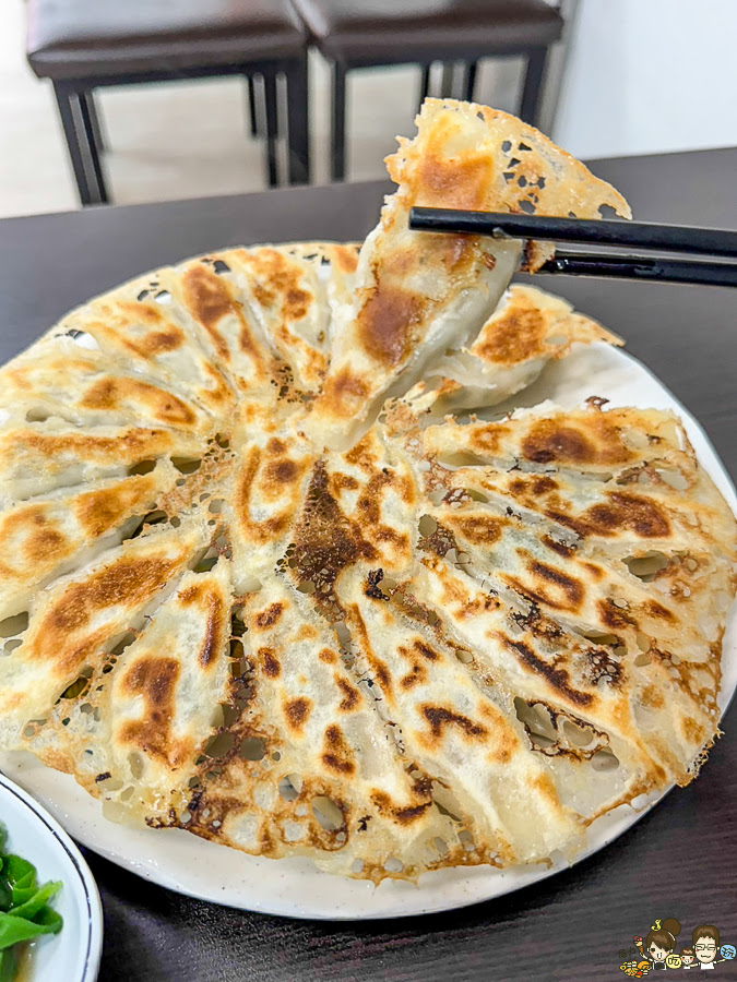 高雄 冰花煎餃 好吃 推薦 必吃 建工美食 學區美食 麵食館 李家煎餃梅樁園米麵食館