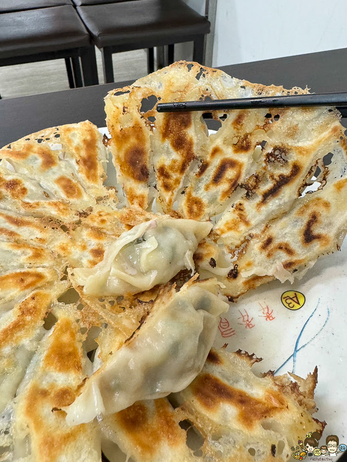 高雄 冰花煎餃 好吃 推薦 必吃 建工美食 學區美食 麵食館 李家煎餃梅樁園米麵食館