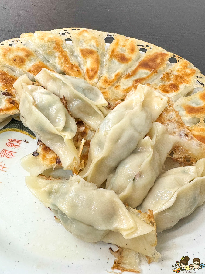 高雄 冰花煎餃 好吃 推薦 必吃 建工美食 學區美食 麵食館 李家煎餃梅樁園米麵食館