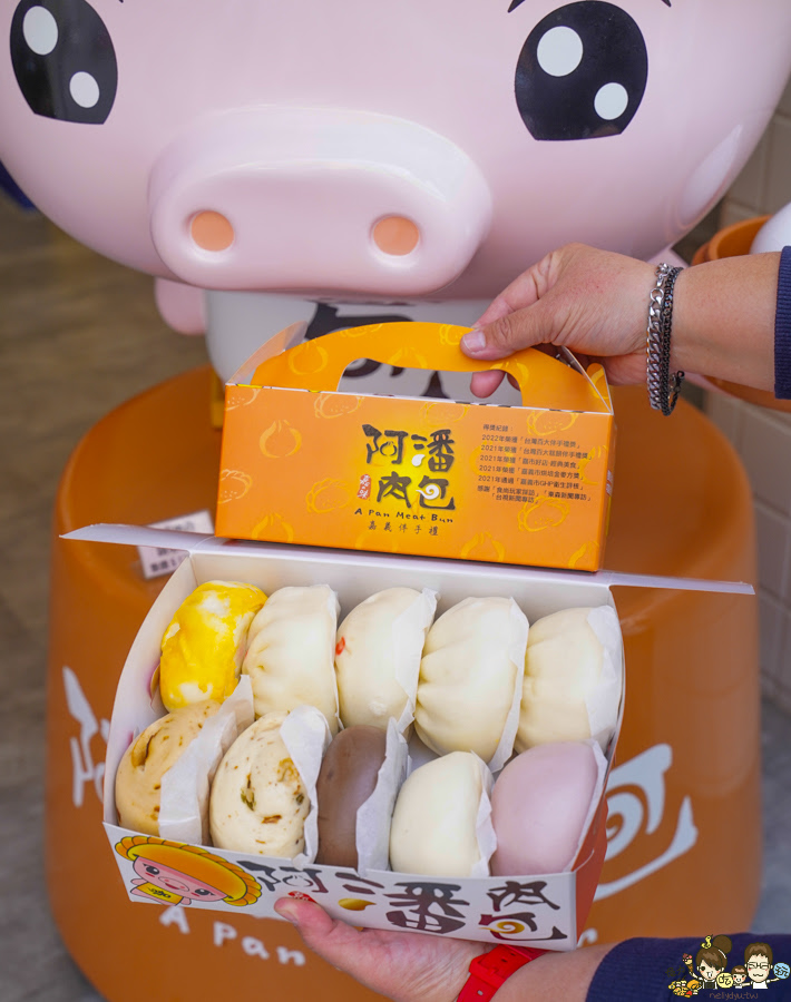 嘉義美食 阿潘肉包 伴手禮 禮盒 月餅 黃金咖哩餃 鳳梨酥 鳳凰酥 三Q餅 在地老店 老字號 傳承 肉包 饅頭