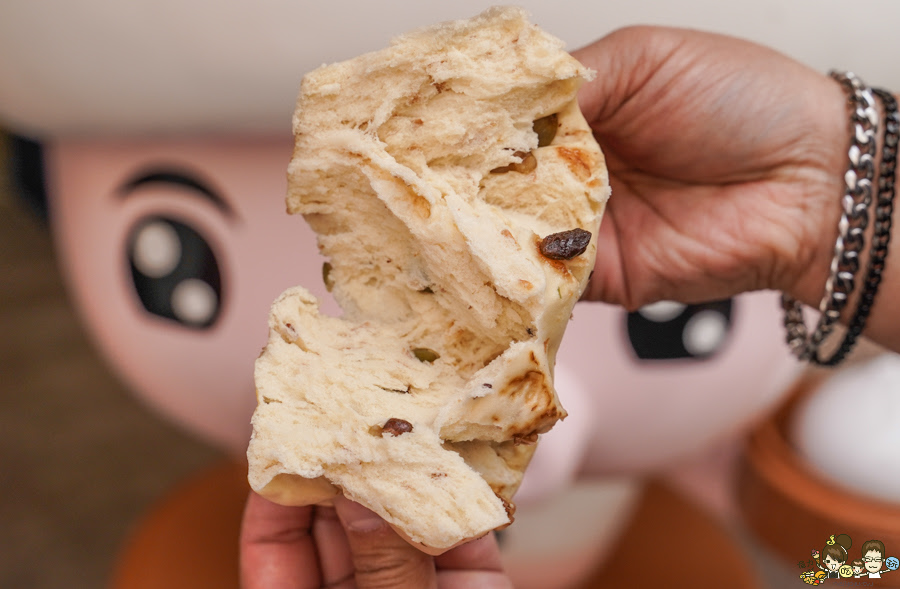 嘉義美食 阿潘肉包 伴手禮 禮盒 月餅 黃金咖哩餃 鳳梨酥 鳳凰酥 三Q餅 在地老店 老字號 傳承 肉包 饅頭