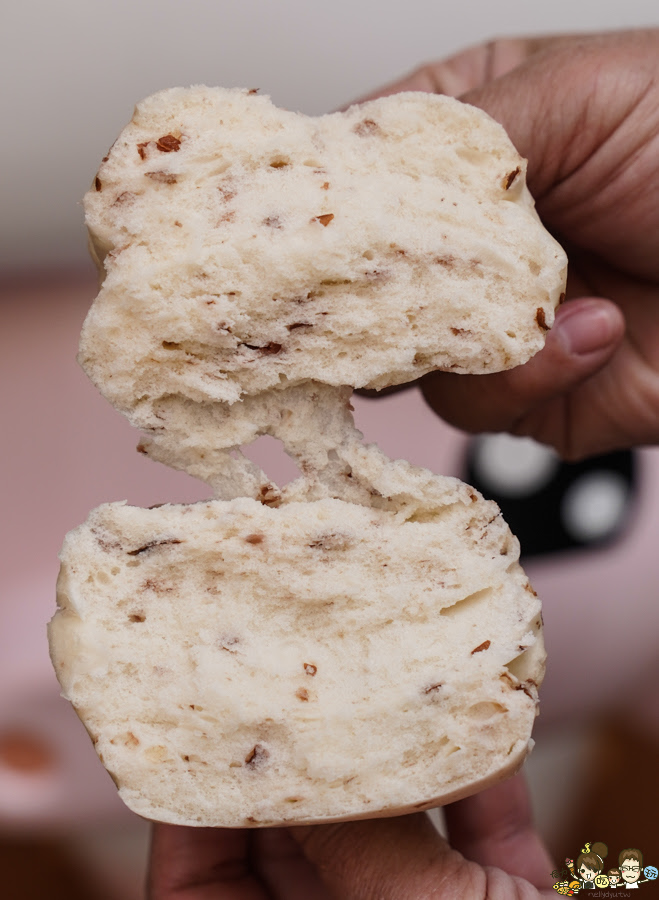 嘉義美食 阿潘肉包 伴手禮 禮盒 月餅 黃金咖哩餃 鳳梨酥 鳳凰酥 三Q餅 在地老店 老字號 傳承 肉包 饅頭