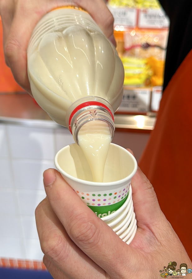 嘉義美食 阿潘肉包 伴手禮 禮盒 月餅 黃金咖哩餃 鳳梨酥 鳳凰酥 三Q餅 在地老店 老字號 傳承 肉包 饅頭