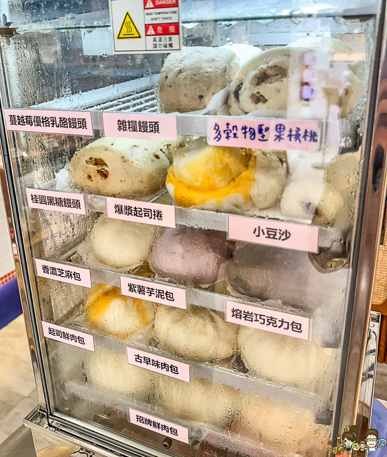 嘉義美食 阿潘肉包 伴手禮 禮盒 月餅 黃金咖哩餃 鳳梨酥 鳳凰酥 三Q餅 在地老店 老字號 傳承 肉包 饅頭