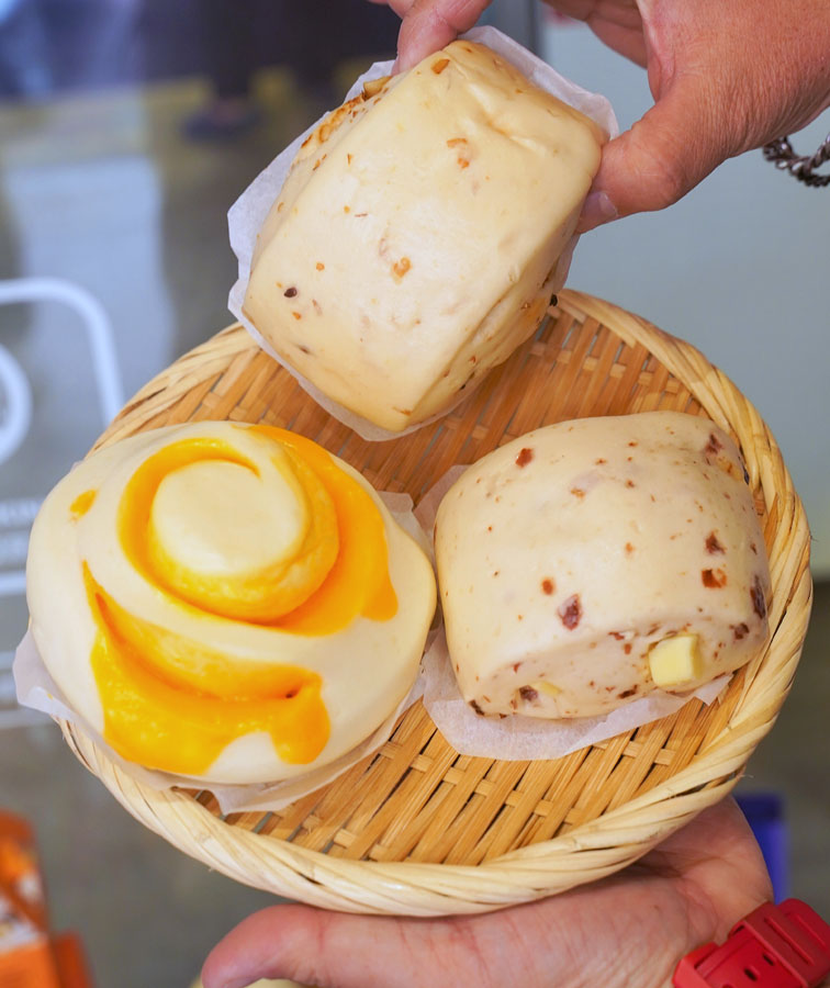 嘉義美食 阿潘肉包 伴手禮 禮盒 月餅 黃金咖哩餃 鳳梨酥 鳳凰酥 三Q餅 在地老店 老字號 傳承 肉包 饅頭