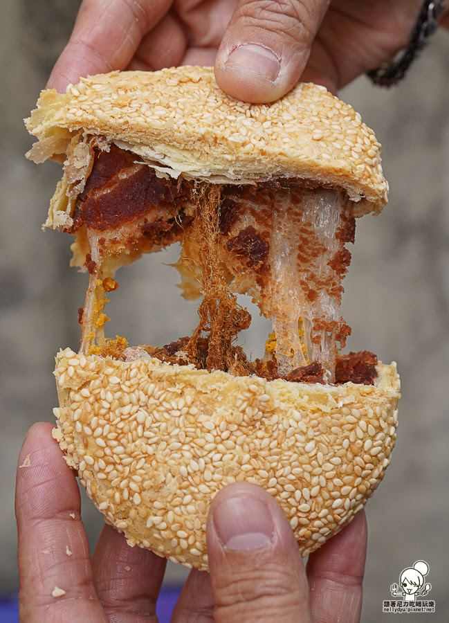 嘉義美食 阿潘肉包 伴手禮 禮盒 月餅 黃金咖哩餃 鳳梨酥 鳳凰酥 三Q餅 在地老店 老字號 傳承 肉包 饅頭