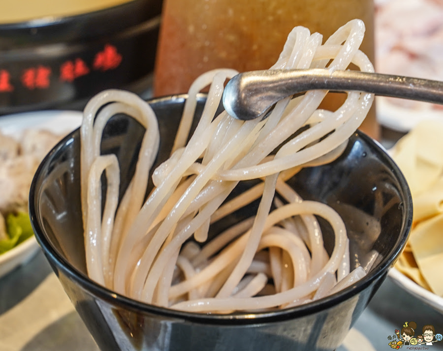 湯王 高雄湯王 包廂 聚餐 宴客 私房 胡椒 胡椒豬肚雞 新鮮 好吃 在地 老店 鍋物 鴛鴦鍋 巨蛋 瑞豐夜市