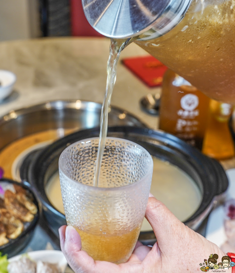 湯王 高雄湯王 包廂 聚餐 宴客 私房 胡椒 胡椒豬肚雞 新鮮 好吃 在地 老店 鍋物 鴛鴦鍋 巨蛋 瑞豐夜市