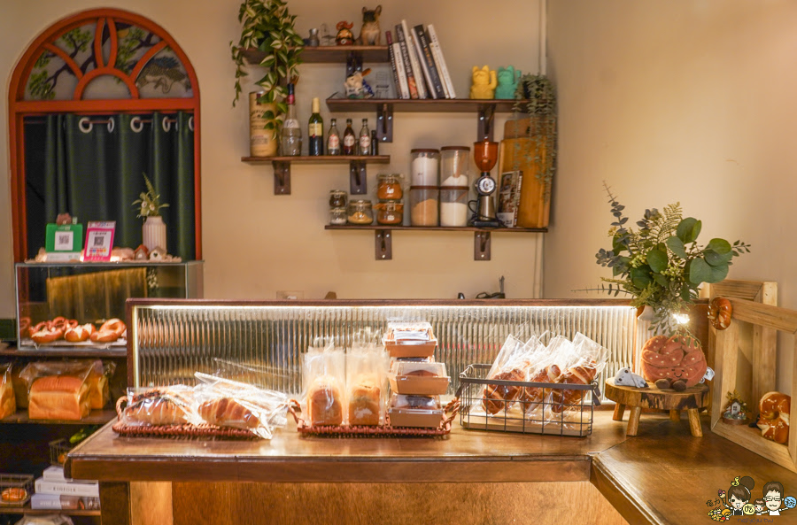 美食六樓A座 早午餐 下午茶 苓雅美食 麵包 吐司 小店 文青 手作 豬排三明治 沙拉 三明治 鮮奶吐司