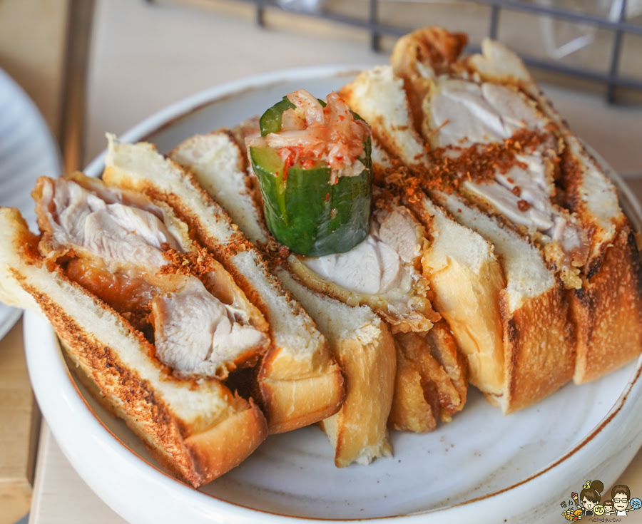 美食六樓A座 早午餐 下午茶 苓雅美食 麵包 吐司 小店 文青 手作 豬排三明治 沙拉 三明治 鮮奶吐司