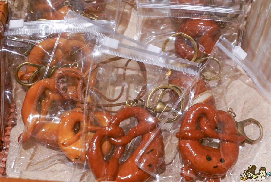 美食六樓A座 早午餐 下午茶 苓雅美食 麵包 吐司 小店 文青 手作 豬排三明治 沙拉 三明治 鮮奶吐司