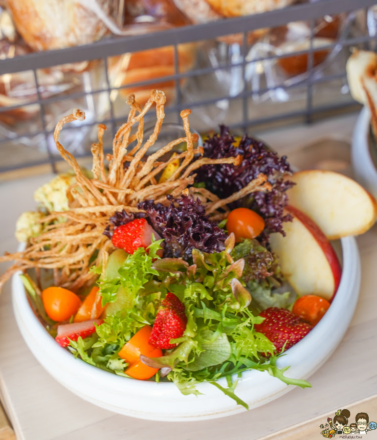 美食六樓A座 早午餐 下午茶 苓雅美食 麵包 吐司 小店 文青 手作 豬排三明治 沙拉 三明治 鮮奶吐司